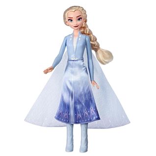 Em Arandelle o belo vestido da grande aventureira Elsae ascende quando  acionado.Elsa passa por diver - Pikoka Brinquedos - Muito mais que diversão!